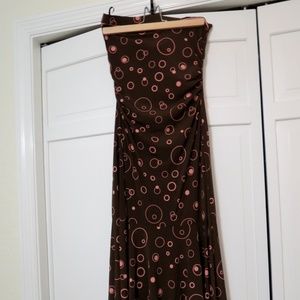 Brown strapless dress with pink circles